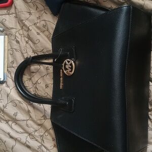 Michael Kors, Avril,  Large Black Leather Shoulder Bag